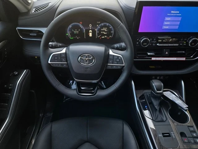 2026 Toyota Highlander - Image 14 of 29