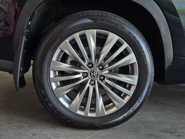 2026 Toyota Highlander - Image 5 of 29