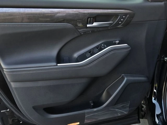 2026 Toyota Highlander - Image 9 of 29