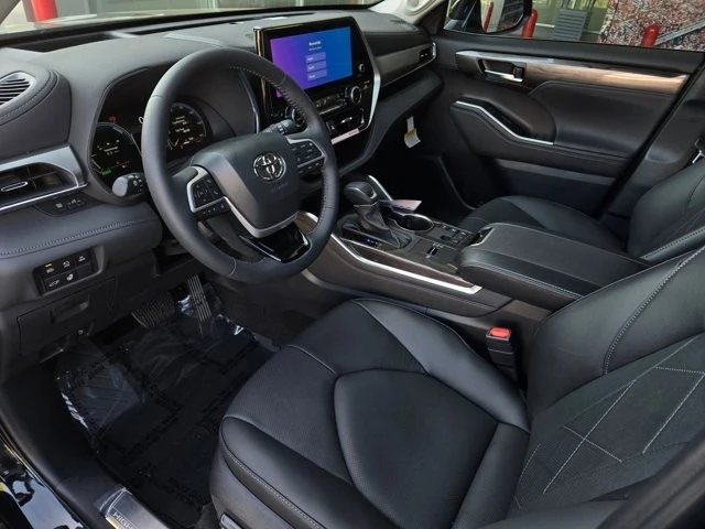 2026 Toyota Highlander - Image 8 of 29