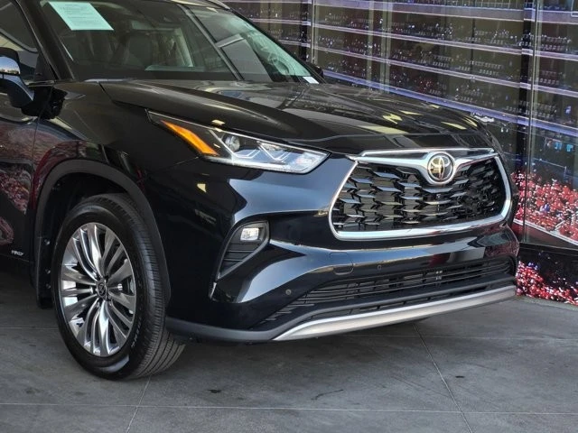 2026 Toyota Highlander - Image 2 of 29