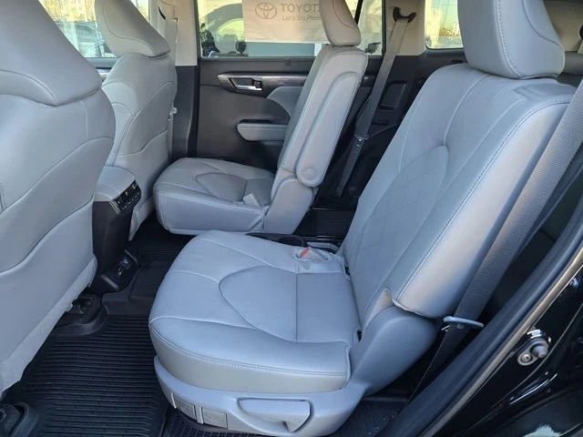 2026 Toyota Highlander - Image 8 of 12