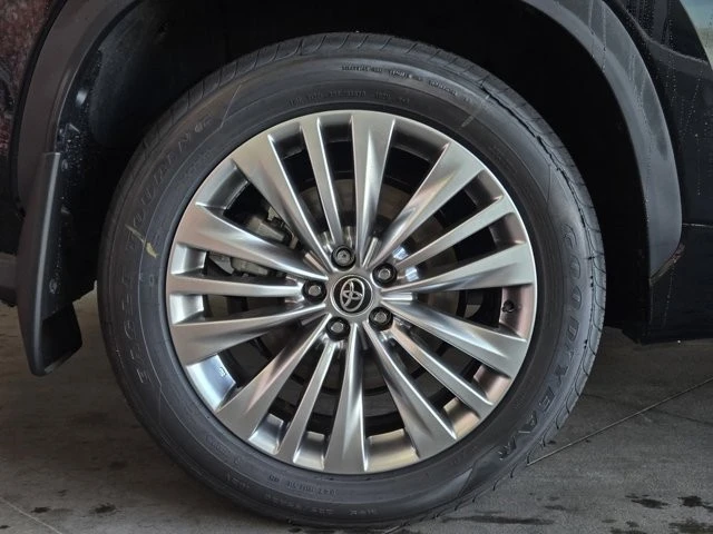 2026 Toyota Highlander - Image 4 of 12