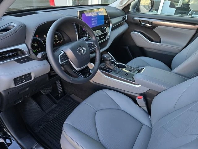 2026 Toyota Highlander - Image 7 of 12