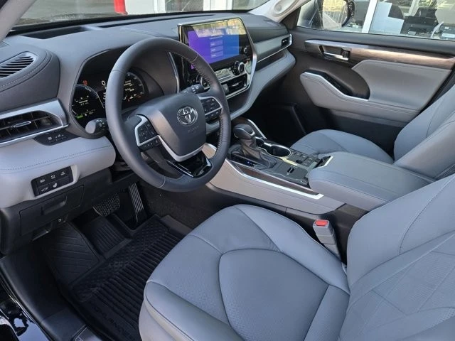 2026 Toyota Highlander - Image 7 of 12
