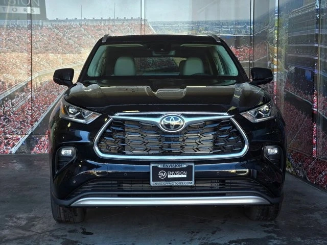 2026 Toyota Highlander - Image 2 of 12