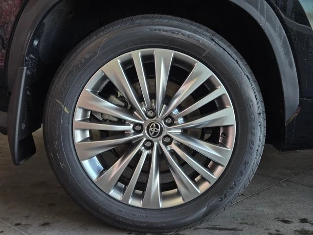 2026 Toyota Highlander - Image 4 of 12