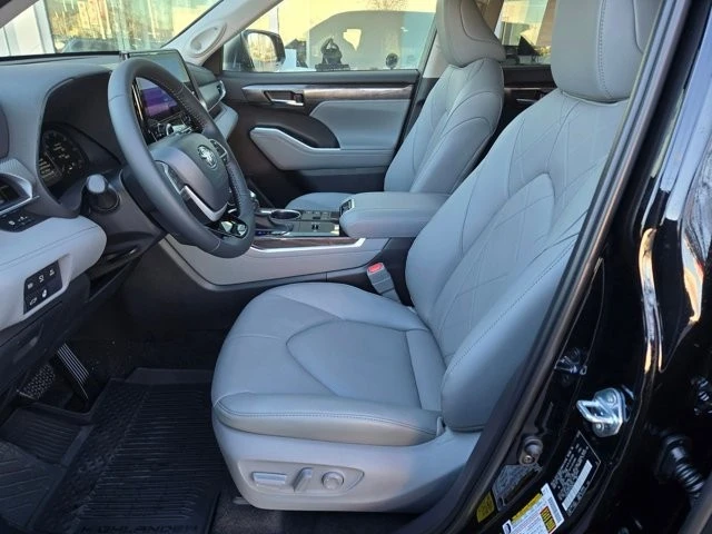 2026 Toyota Highlander - Image 11 of 12