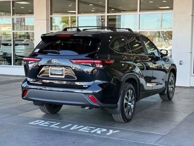 2026 Toyota Highlander - Image 11 of 12
