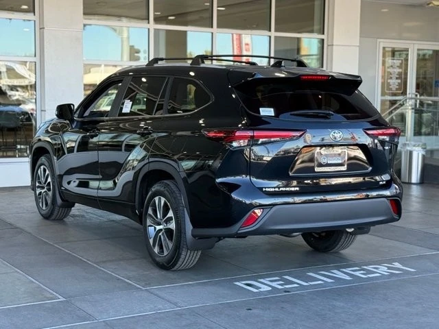 2026 Toyota Highlander - Image 9 of 12