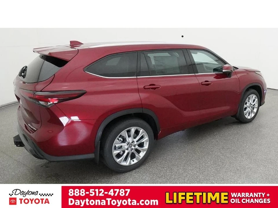 2026 Toyota Highlander - Image 9 of 12