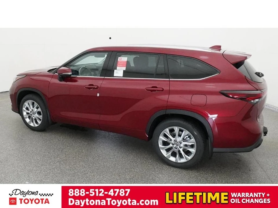 2026 Toyota Highlander - Image 4 of 12