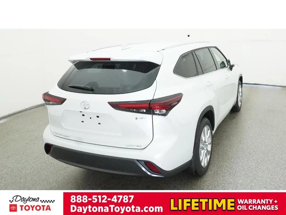 2026 Toyota Highlander - Image 8 of 12
