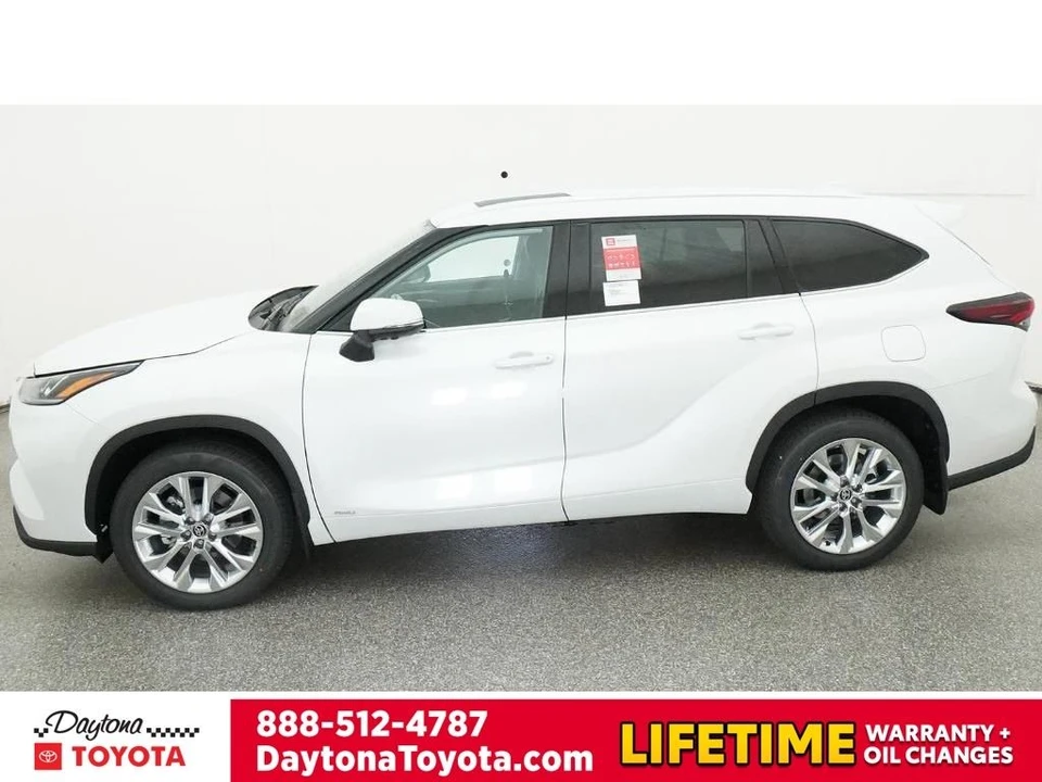 2026 Toyota Highlander - Image 3 of 12