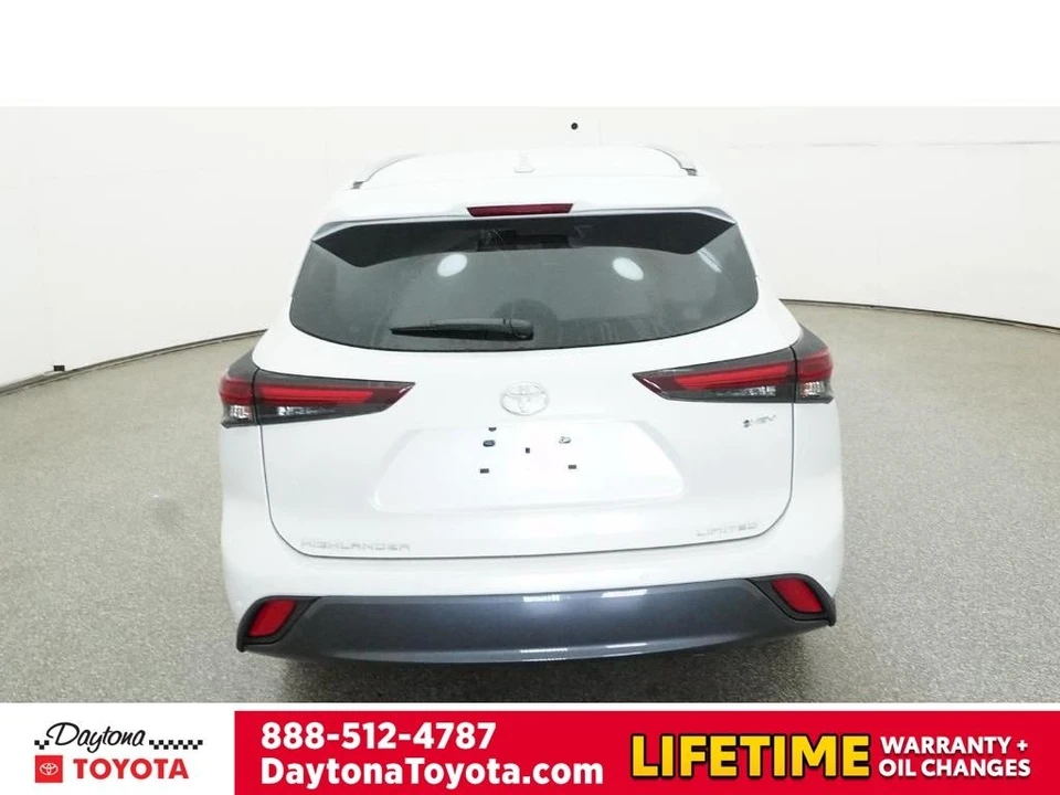 2026 Toyota Highlander - Image 7 of 12