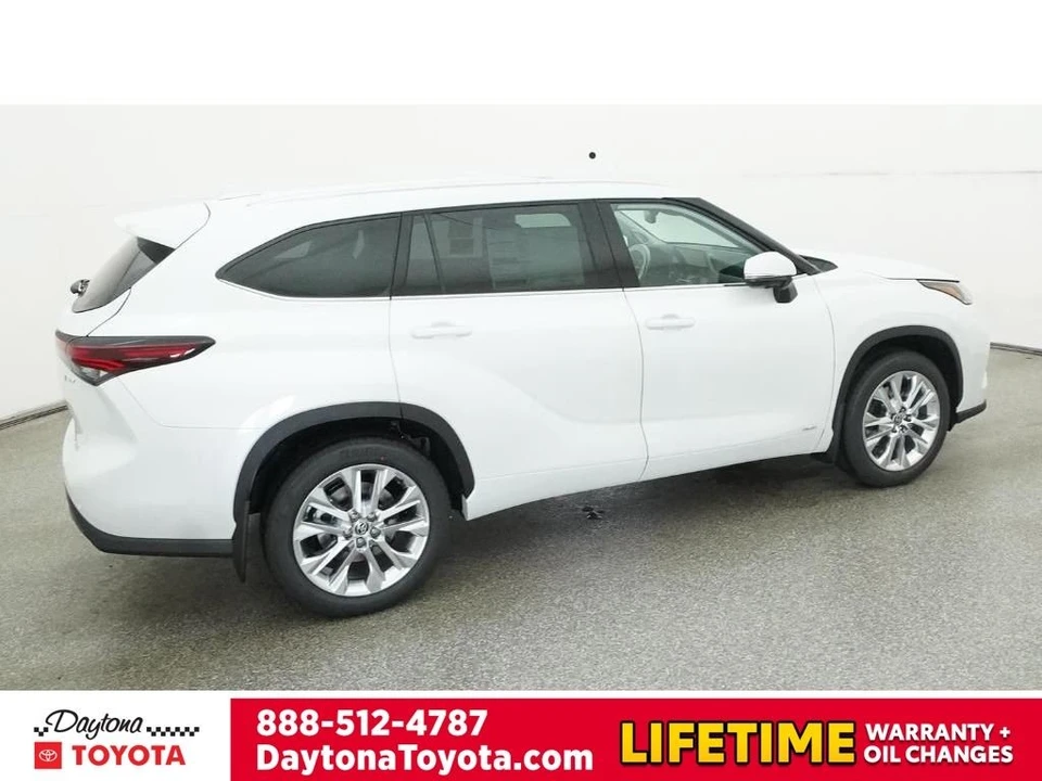 2026 Toyota Highlander - Image 10 of 12