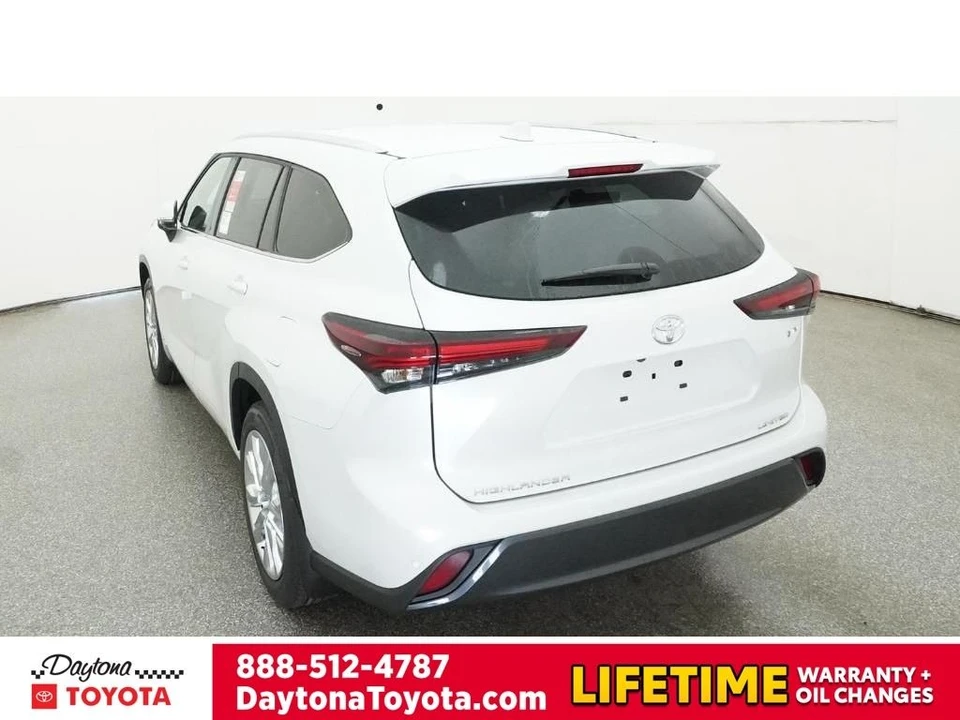 2026 Toyota Highlander - Image 6 of 12