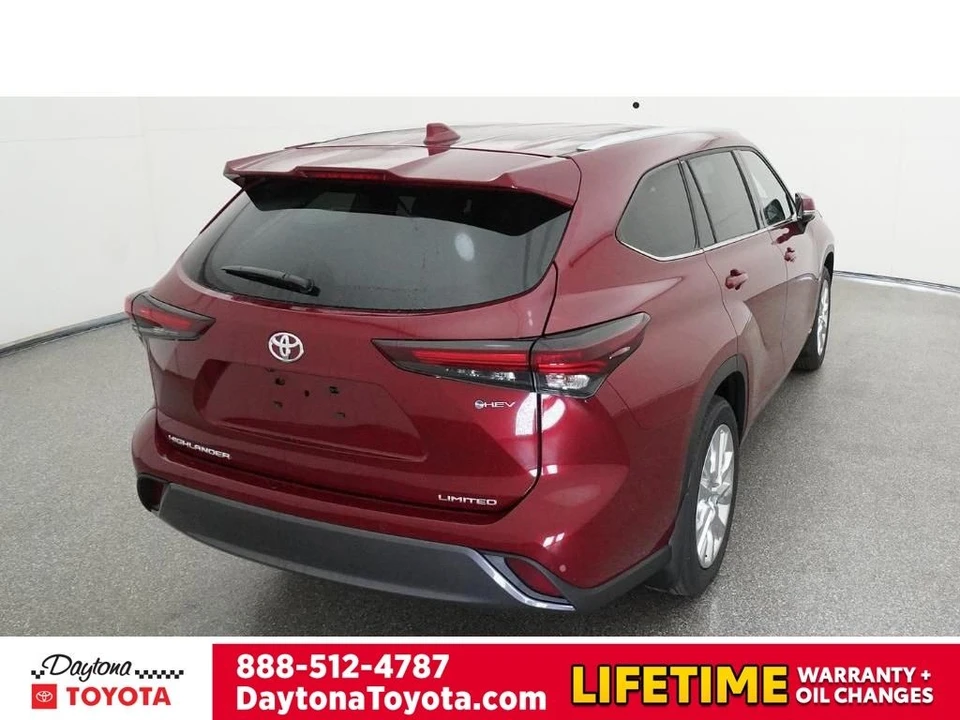 2026 Toyota Highlander - Image 8 of 12