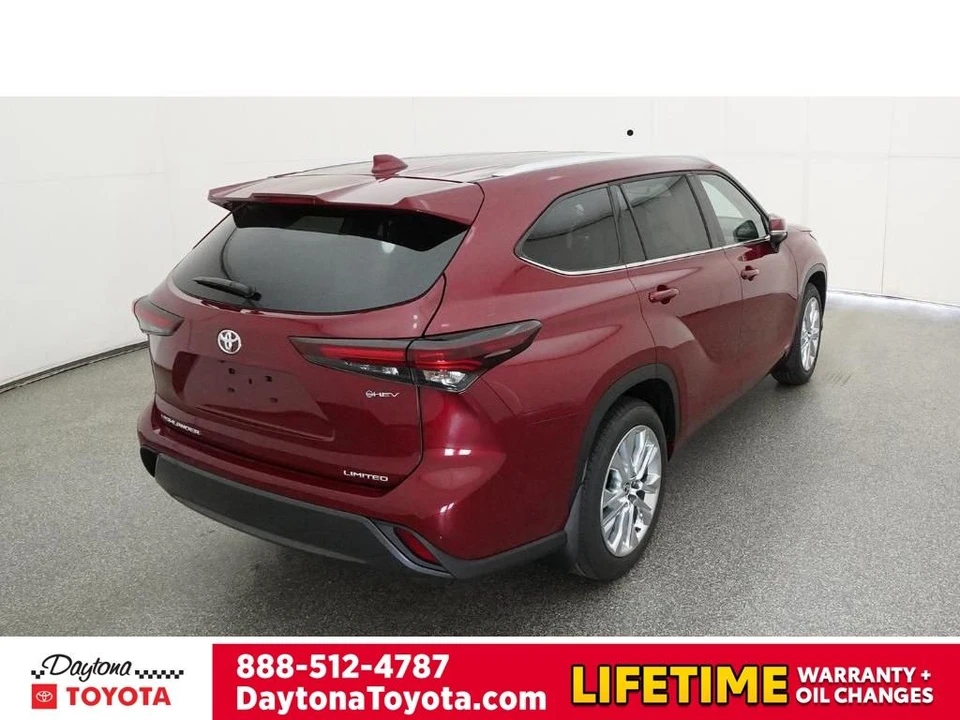 2026 Toyota Highlander - Image 8 of 12