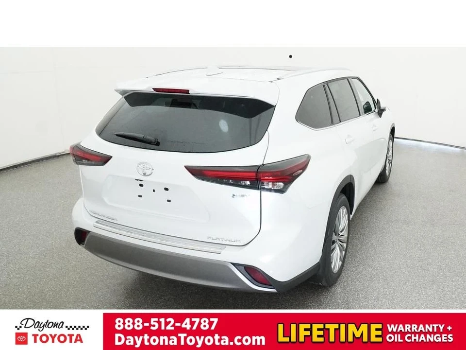 2026 Toyota Highlander - Image 8 of 12