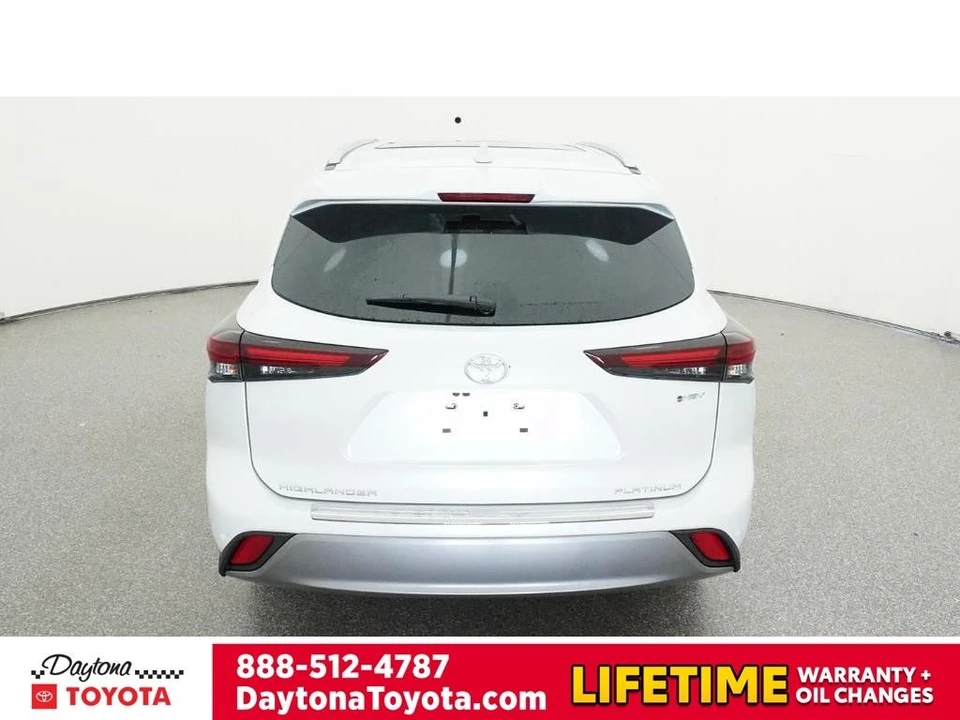 2026 Toyota Highlander - Image 7 of 12