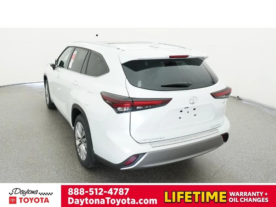 2026 Toyota Highlander - Image 6 of 12