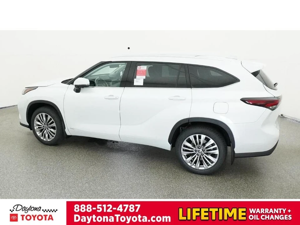 2026 Toyota Highlander - Image 4 of 12