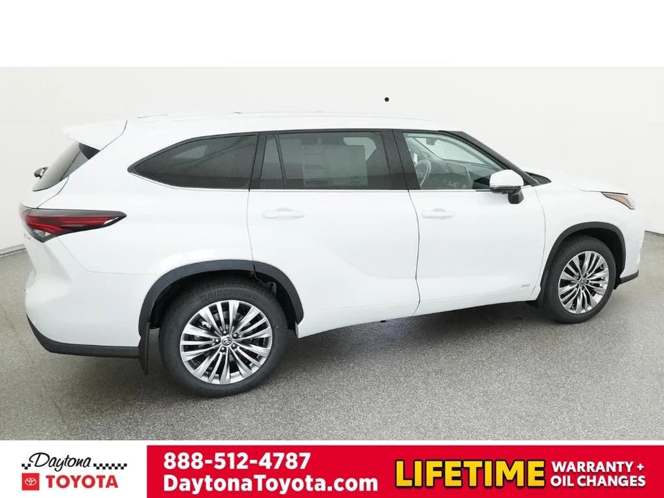 2026 Toyota Highlander - Image 10 of 12