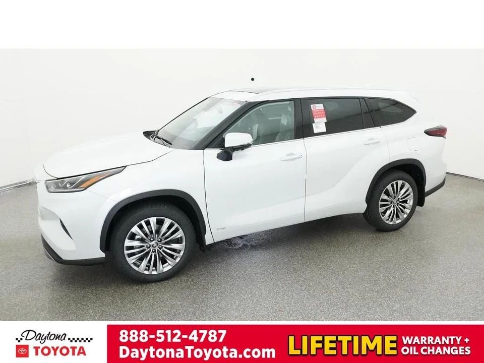 2026 Toyota Highlander - Image 2 of 12