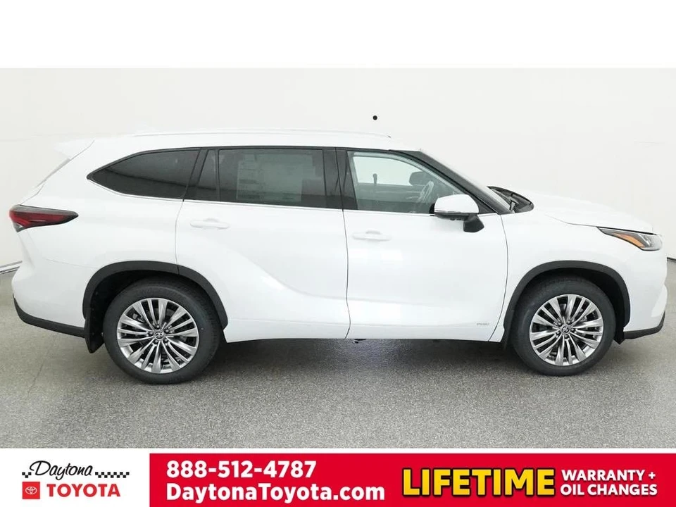 2026 Toyota Highlander - Image 11 of 12