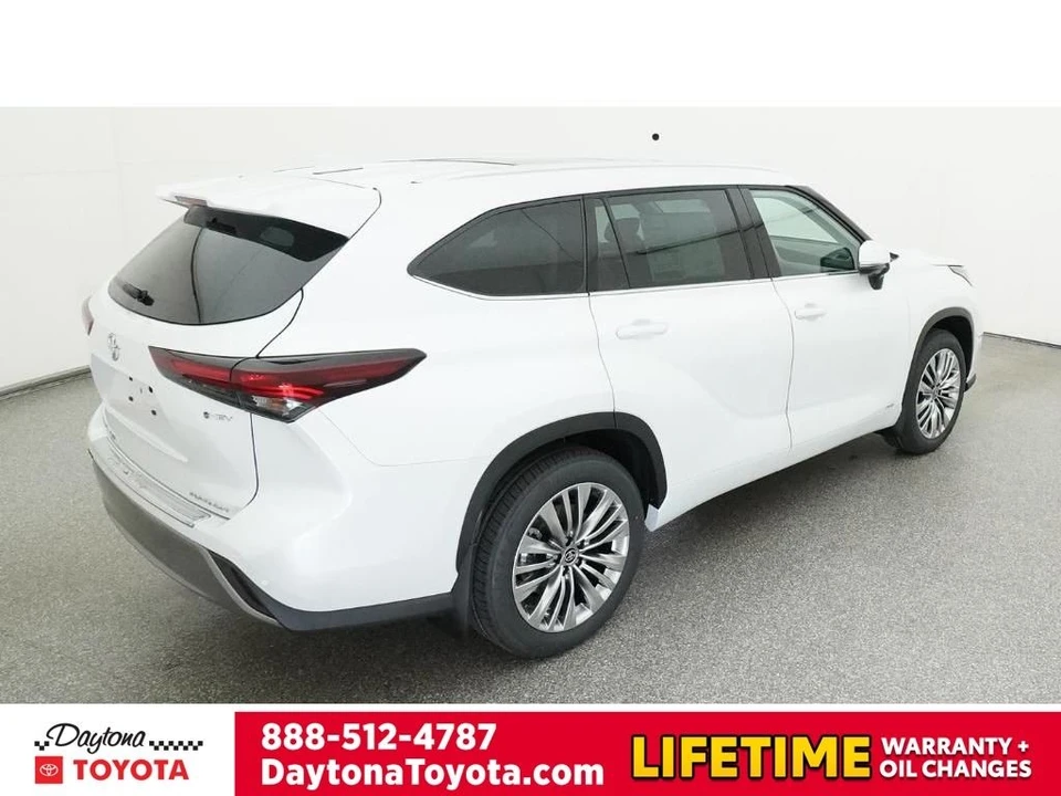 2026 Toyota Highlander - Image 9 of 12