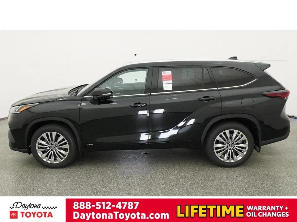 2026 Toyota Highlander - Image 3 of 12