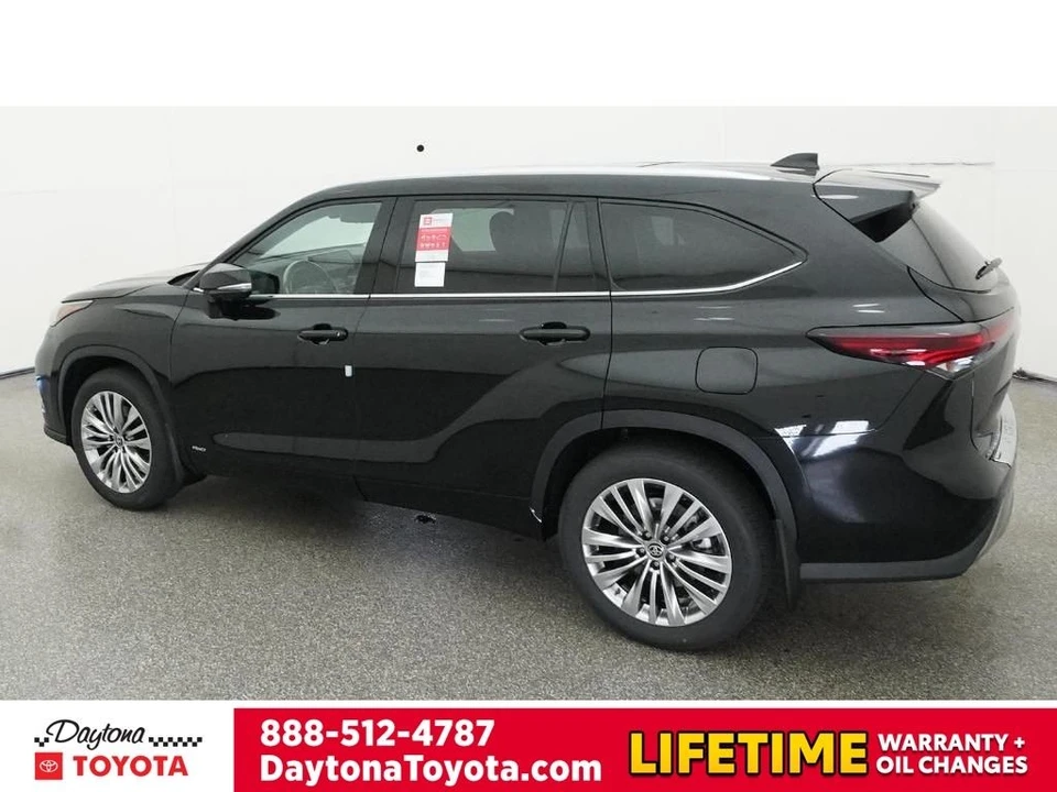 2026 Toyota Highlander - Image 4 of 12