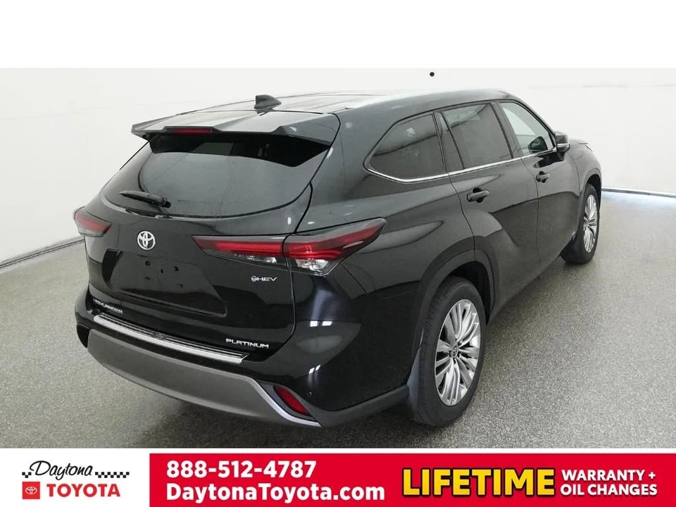 2026 Toyota Highlander - Image 8 of 12
