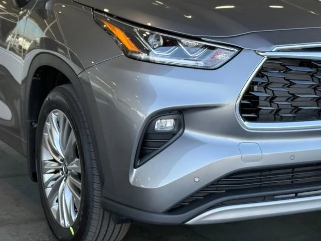 2026 Toyota Highlander - Image 8 of 12