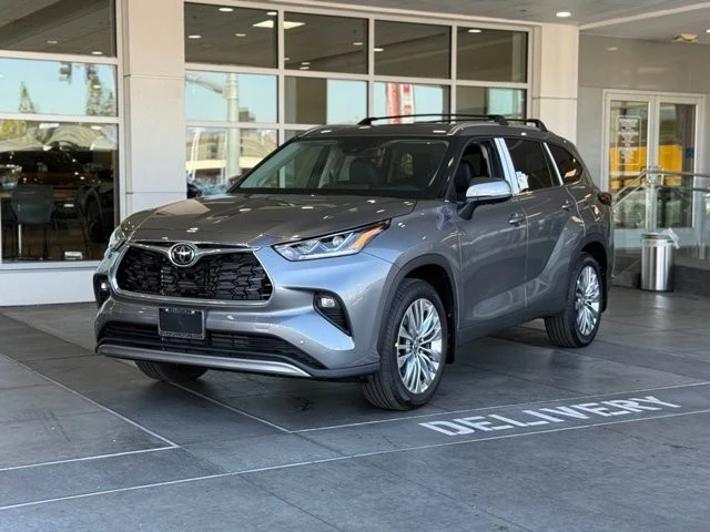 2026 Toyota Highlander - Image 2 of 12