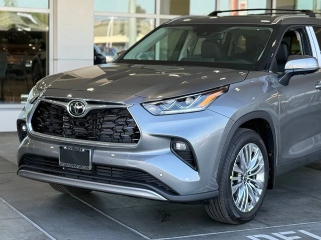 2026 Toyota Highlander - Image 3 of 12