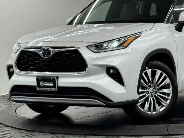 2026 Toyota Highlander - Image 3 of 12