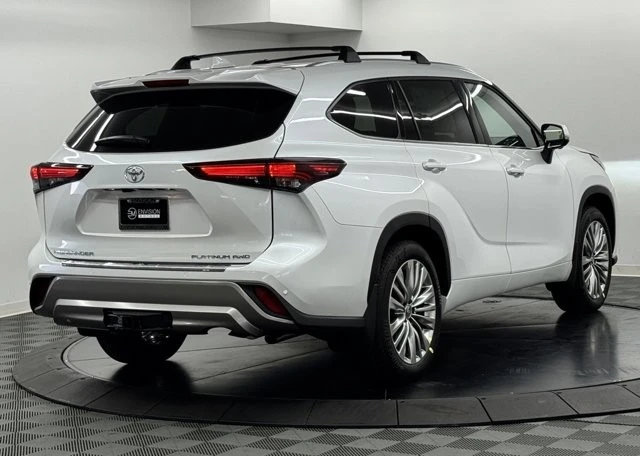 2026 Toyota Highlander - Image 8 of 12