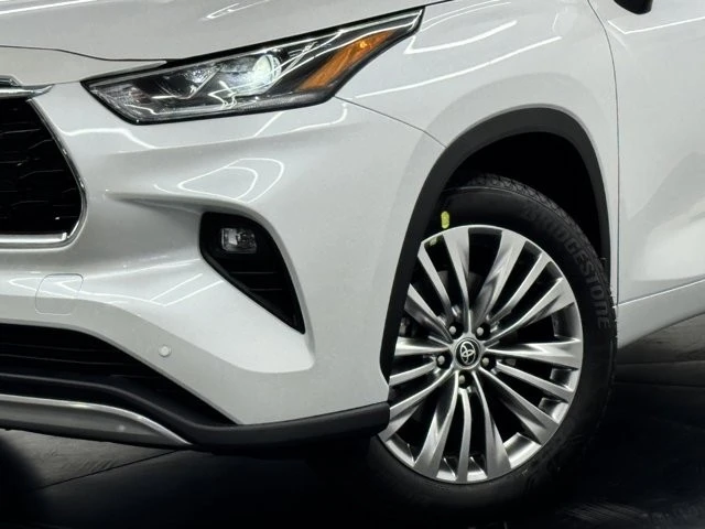 2026 Toyota Highlander - Image 4 of 12