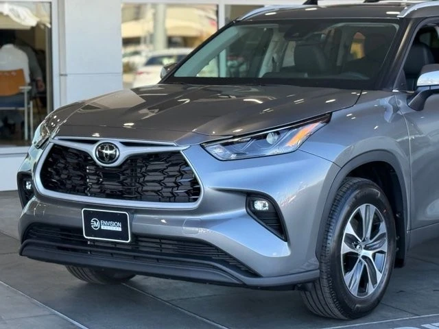 2026 Toyota Highlander - Image 3 of 12