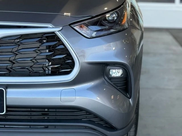 2026 Toyota Highlander - Image 5 of 12