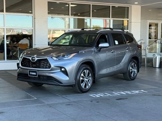 2026 Toyota Highlander - Image 2 of 12