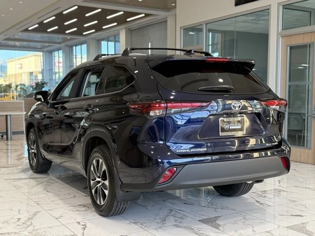 2026 Toyota Highlander - Image 10 of 12