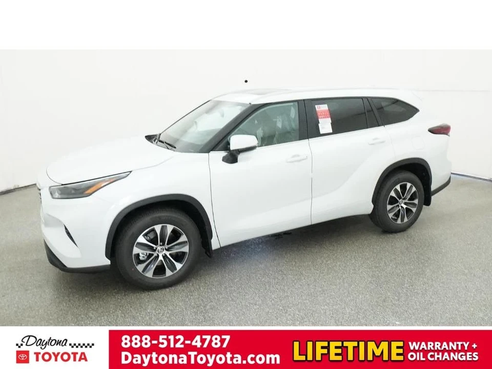 2026 Toyota Highlander - Image 2 of 12