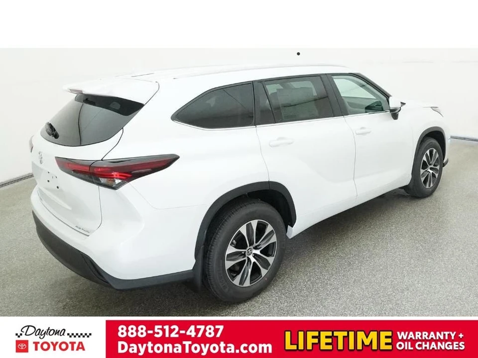 2026 Toyota Highlander - Image 9 of 12