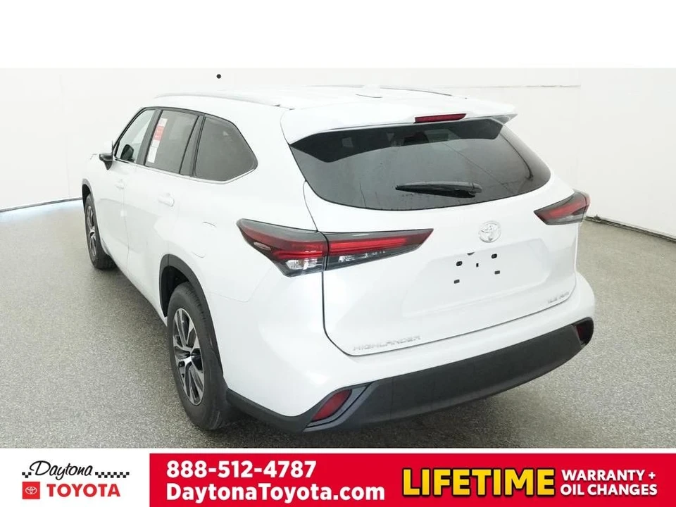 2026 Toyota Highlander - Image 6 of 12