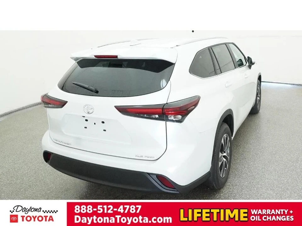 2026 Toyota Highlander - Image 8 of 12