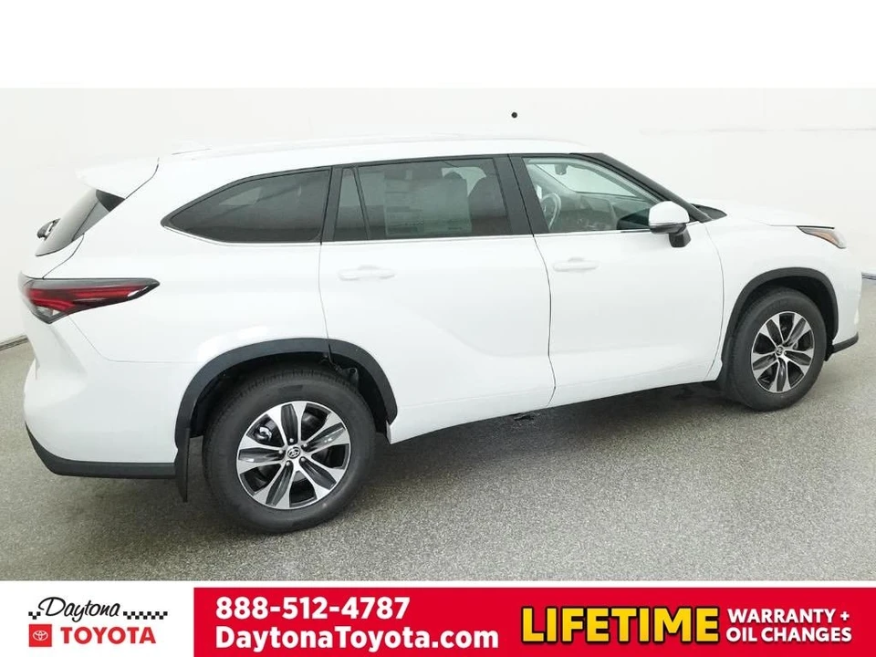 2026 Toyota Highlander - Image 10 of 12