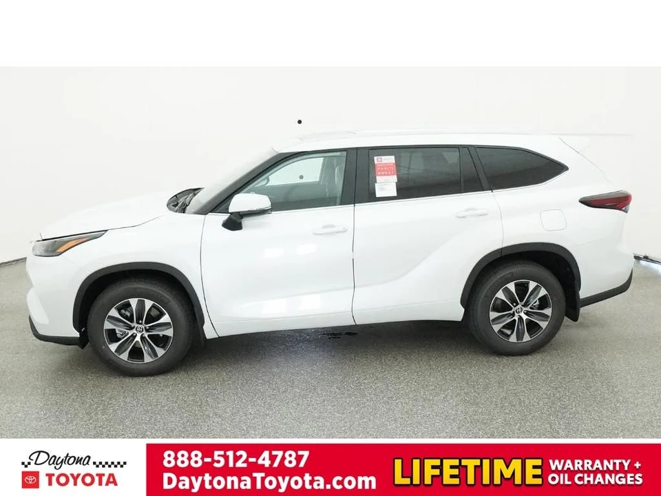 2026 Toyota Highlander - Image 3 of 12